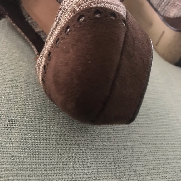 Shoes - Picture 5 of 6